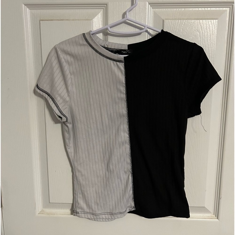 Rue 21 split B&W top